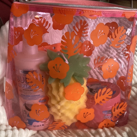 2 day only Soap and glory gift set- includes able bag sponge 2 freebies! New! - Picture 4 of 8